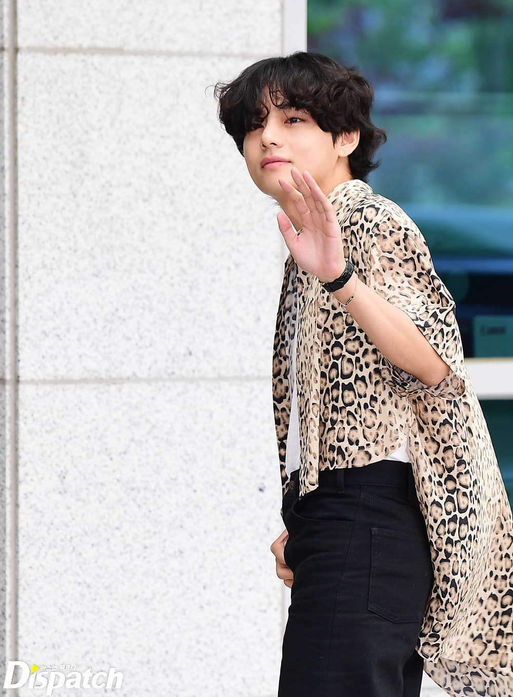 V(뷔) photo 2